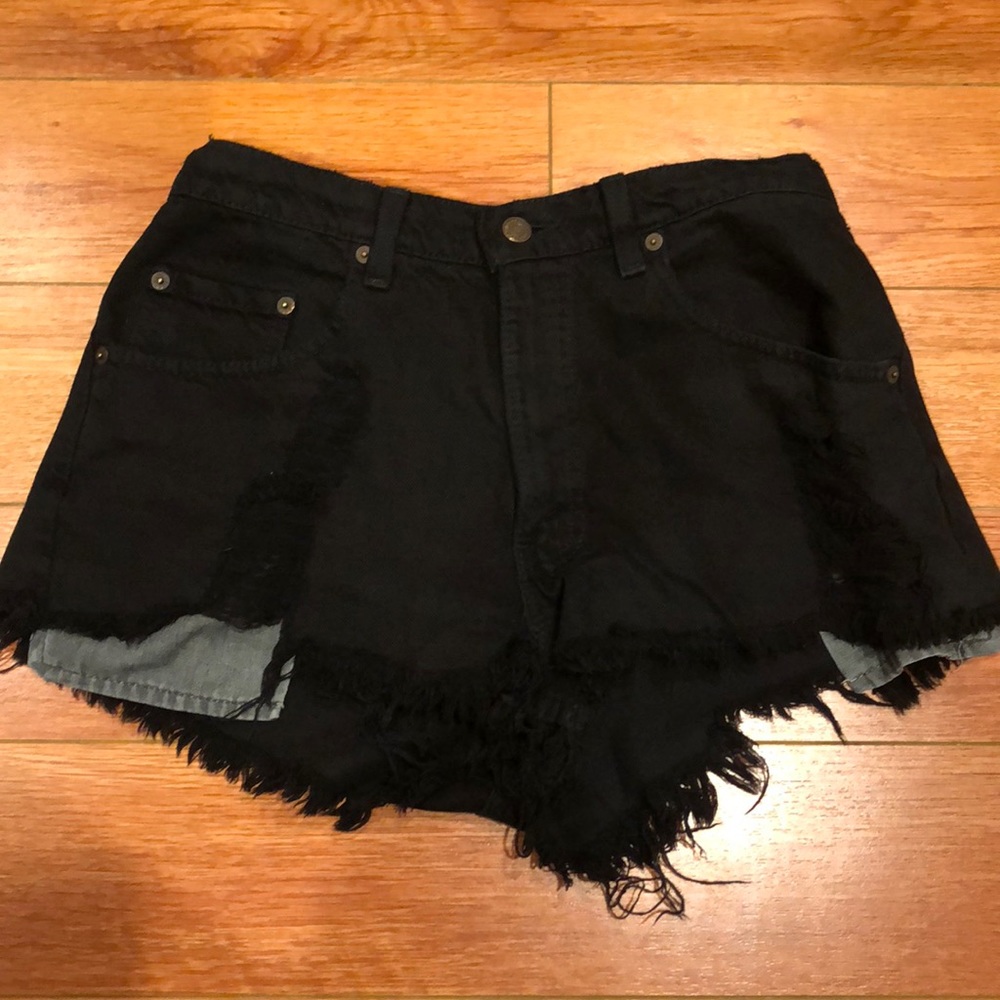 Black Levi’s cutoff shorts